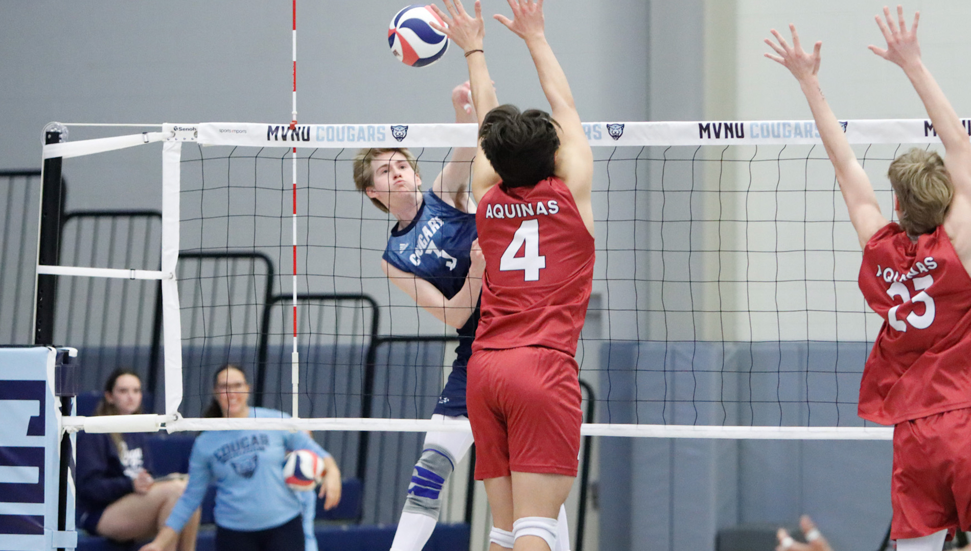Men&rsquo;s Volleyball Dominates Aquinas in Three Straight Sets