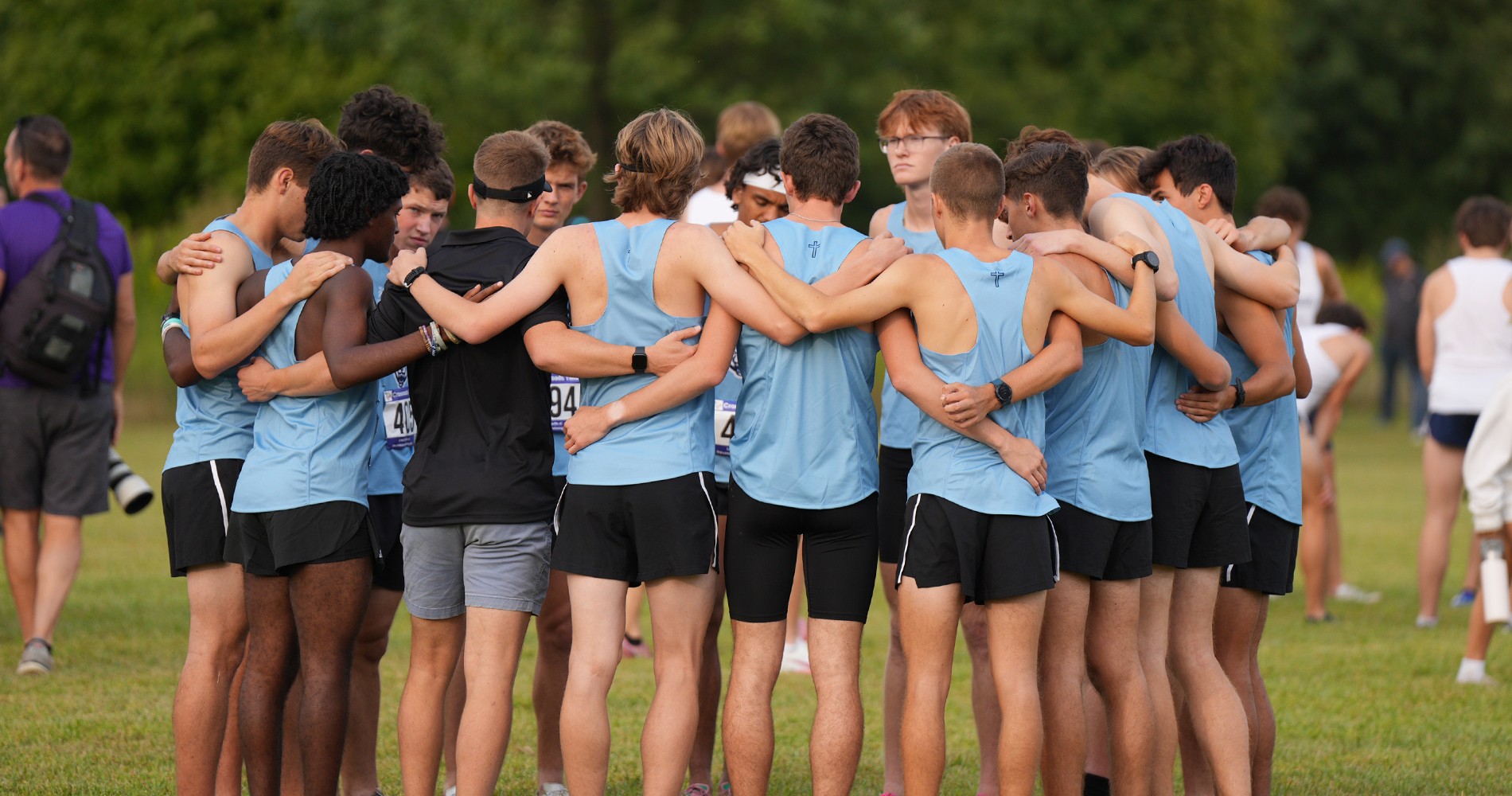 Men&rsquo;s Cross Country Starts Season Strong at IWU Twilight Meet