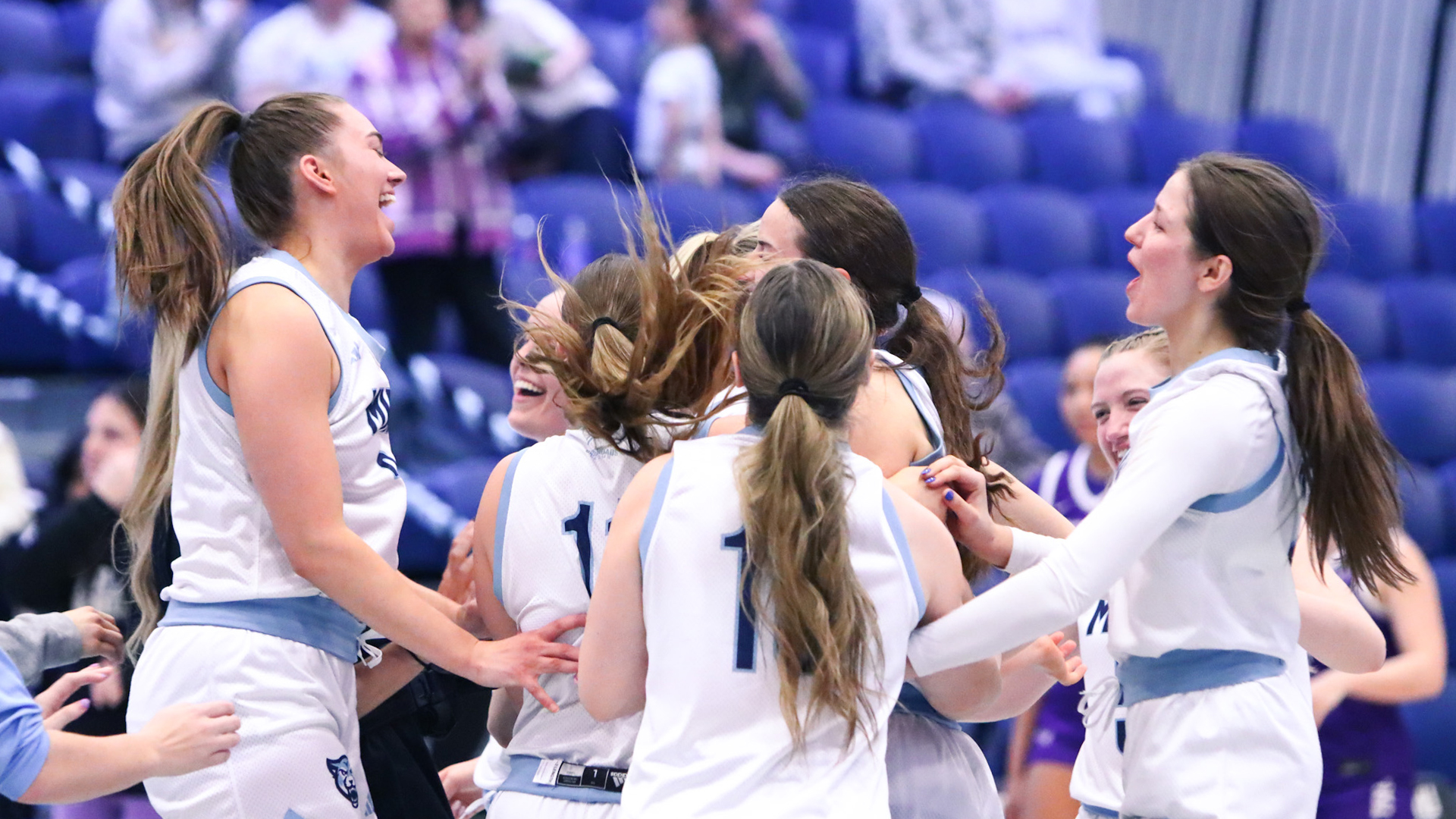 Women&rsquo;s Basketball Closes Season with Thrilling Win over (RV) Taylor on Senior Day