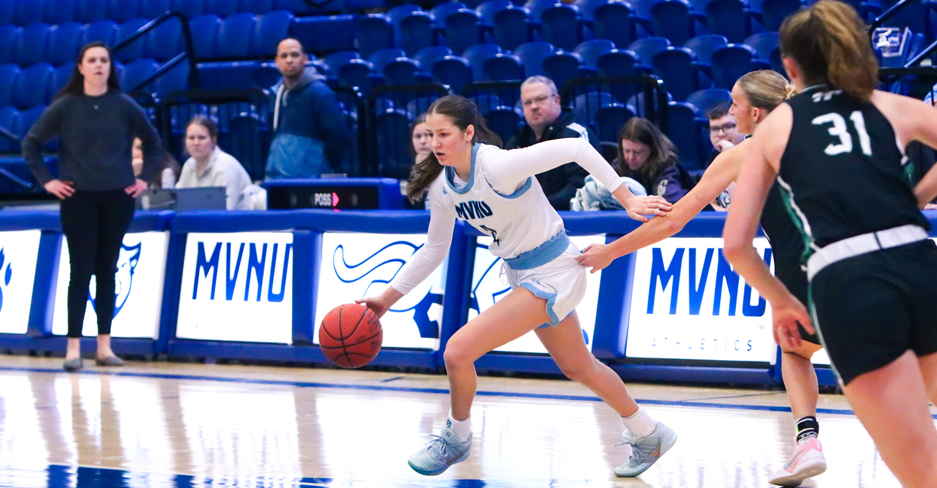Slow Start Leads to Defeat for Women&rsquo;s Basketball at No. 18 SAU