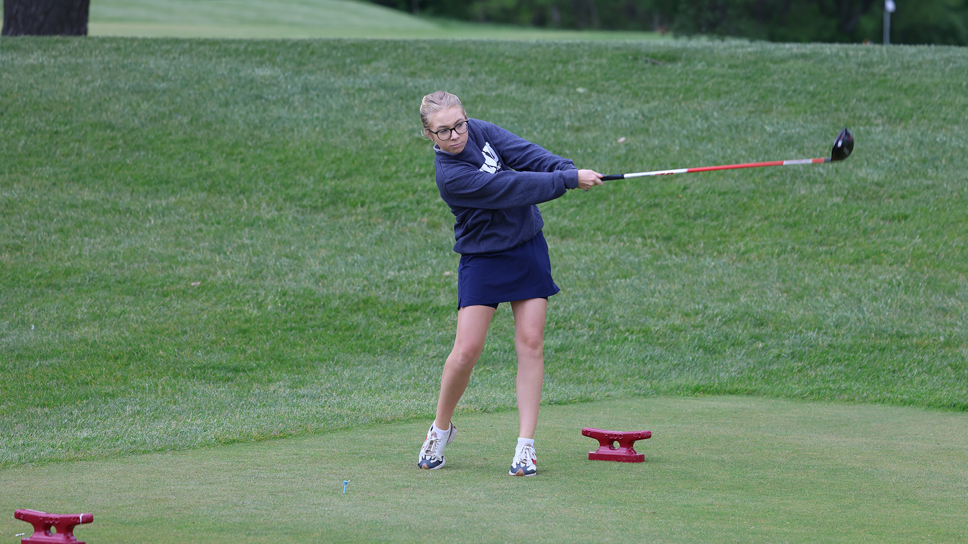  Jacquelin Giesler teeing off on the golf course
