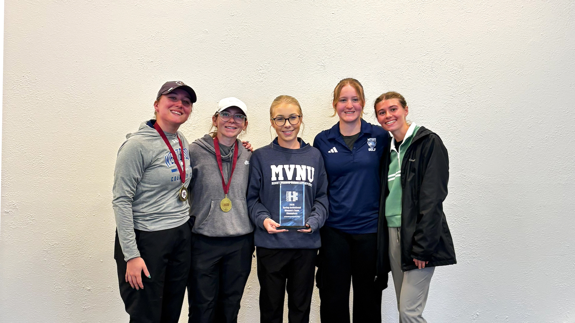 Women&rsquo;s Golf Takes First and Men&rsquo;s Golf Places Third Overall at Holy Cross College Invitational